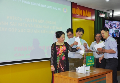 PVFCCo tiếp tục ủng hộ 300 triệu đồng cho lực lượng Cảnh sát biển và Kiểm ngư Việt Nam